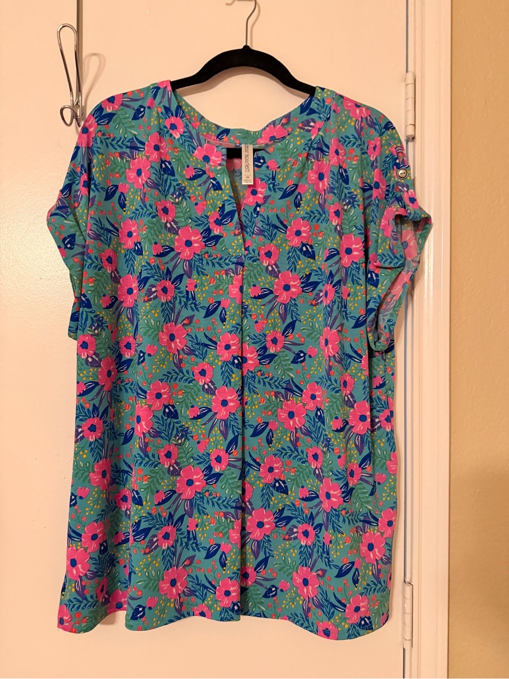 Dear Scarlett  Women's Floral Button-Front Short Sleeve Top - Pink & Teal
